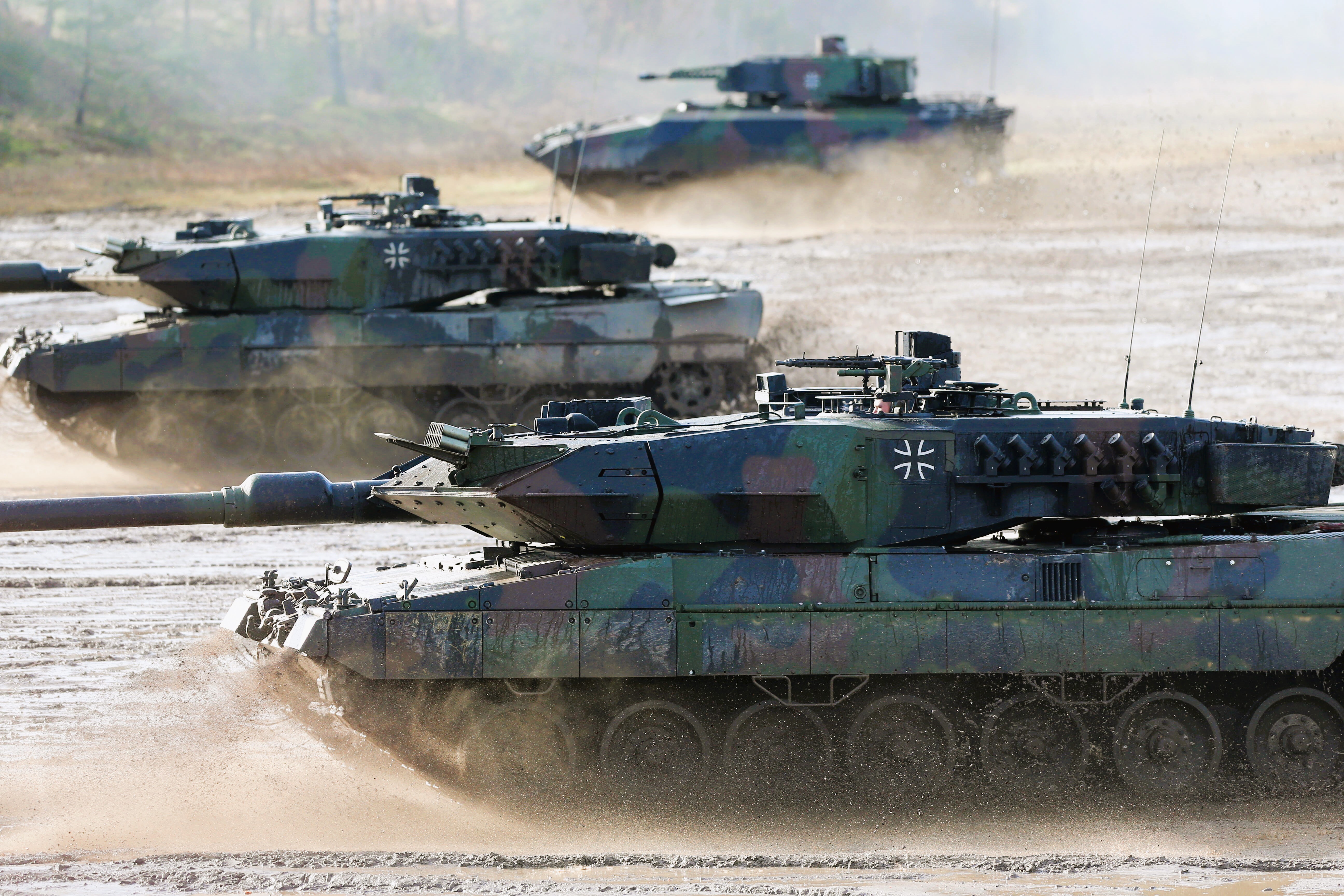 Vor diesem Panzer hat Putin Angst! Leopard 2 ist den russischen Panzern überlegen! Ehemaliger General erklärt warum
