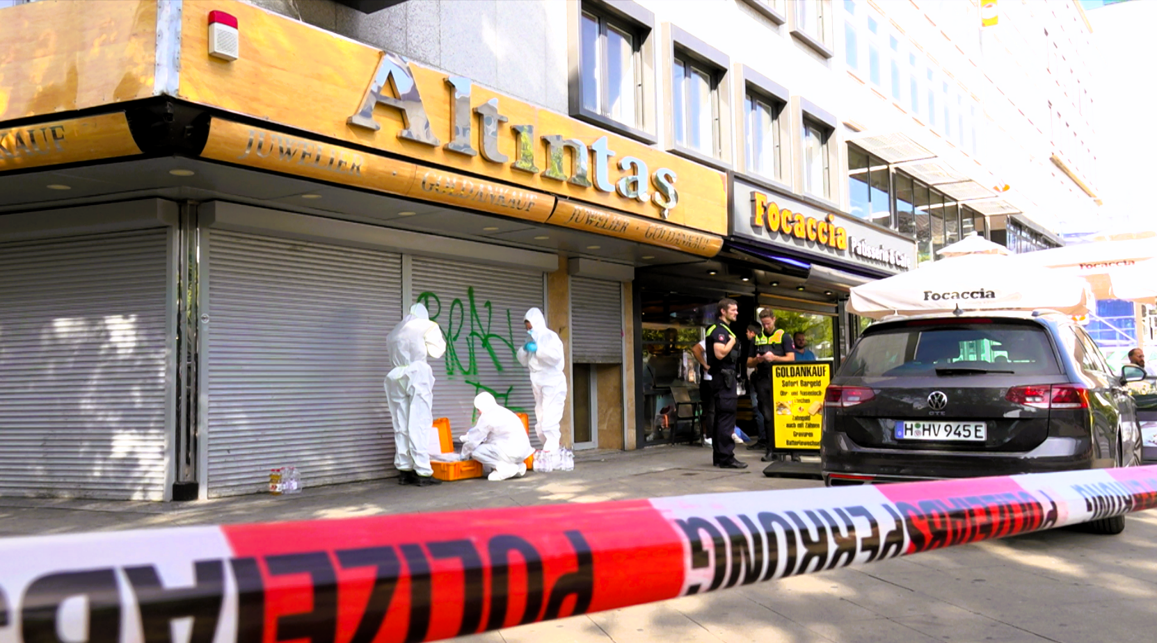 Raubüberfall auf Juwelier! Schüsse verletzen Mitarbeiter schwer - Täter noch immer auf der Flucht