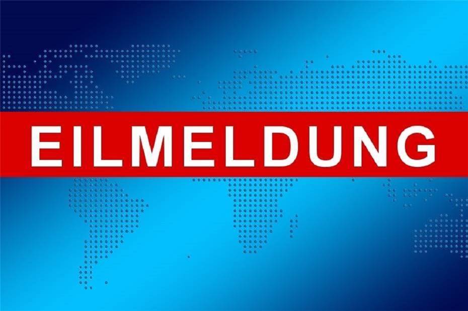 Tragödie am Himmel: Flugzeug stürzt in Vorgarten – Zwei Todesopfer über Wohngebiet bestätigt!