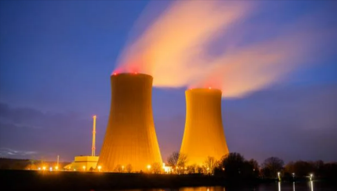 Putin will deutsches Atomunternehmen übernhemen! Sorge in Deutschland - Putin streckt seine Finger nach deutschem Atomgeschäft aus