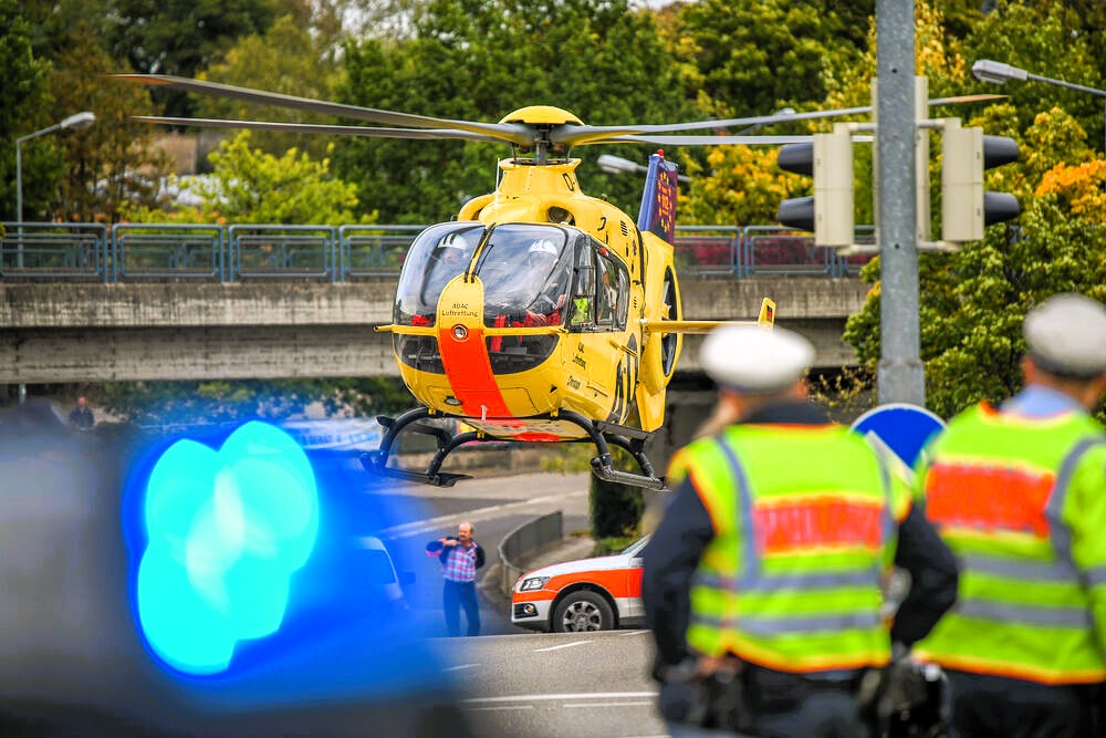 Frau stirbt bei Unfall auf der Bundesstraße, weitere Person schwer verletzt! 