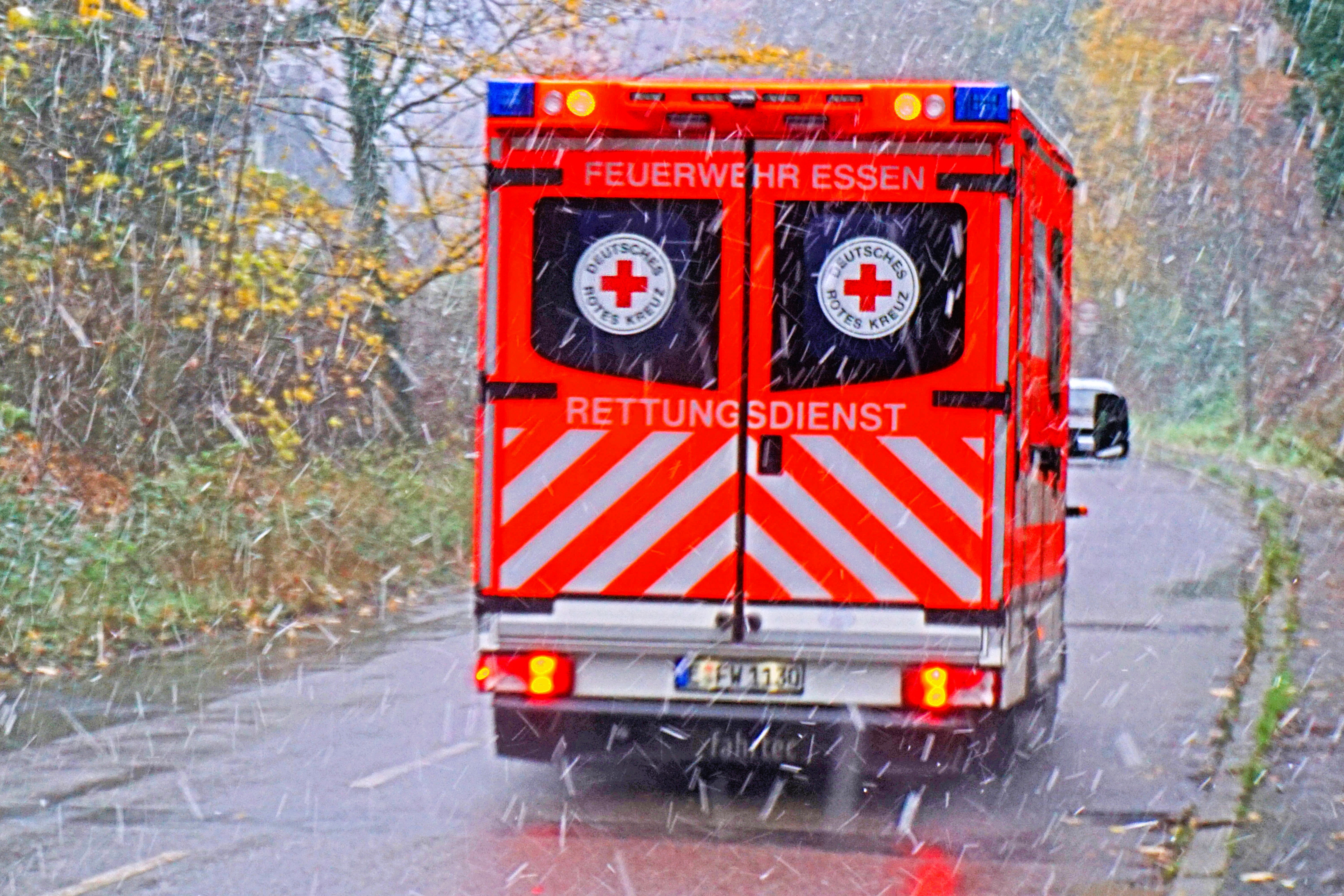 Postbote überfährt Rentnerin - tot! Tödlicher Unfall schockt Deutschland