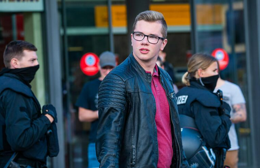 Haftbefehl gegen jüngsten AfD-Abgeordneter (22)! Wird er am Montag im Landtag verhaftet?