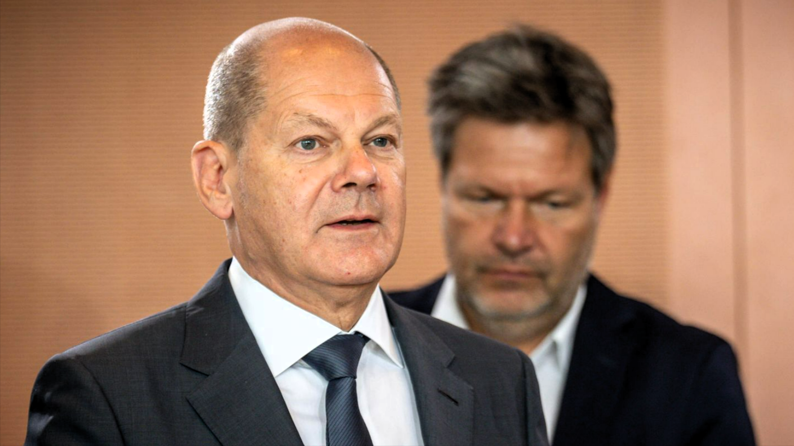 Ampel vor dem Sturz - Deutschland finanziell am Abgrund? Söder und Merz lehnen Hilfe ab!