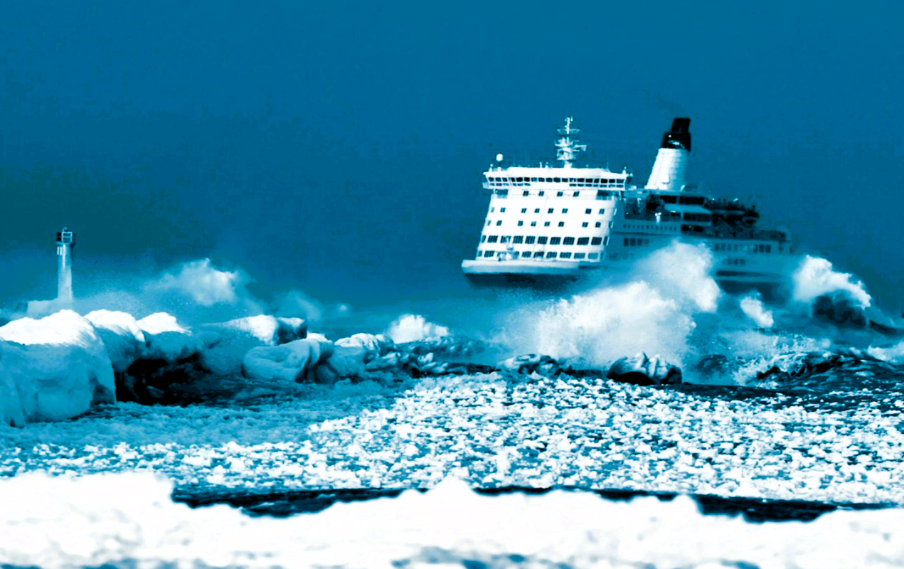 "Titanic 2.0": Kreuzfahrtschiff rammt Eisberg, Passagier filmt alles mit!